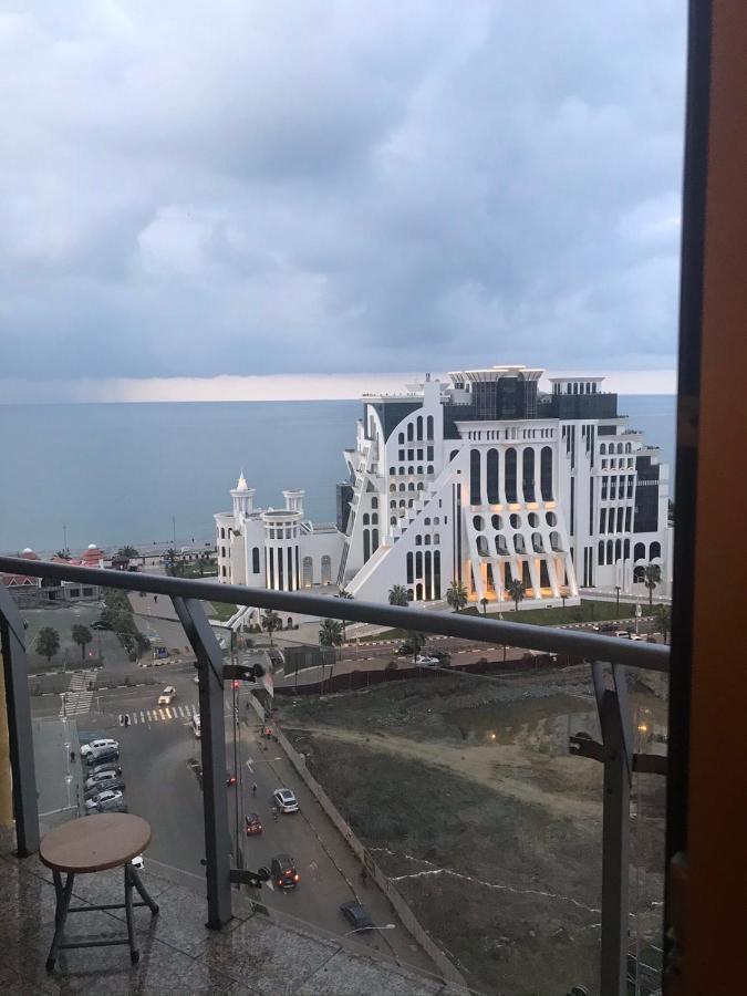 Orbi Plaza Tamara Aparthotel Батуми Екстериор снимка
