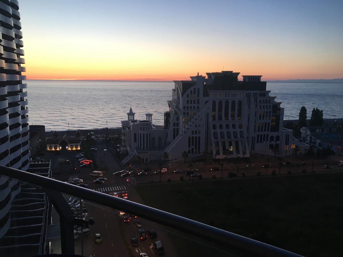 Orbi Plaza Tamara Aparthotel Батуми Екстериор снимка