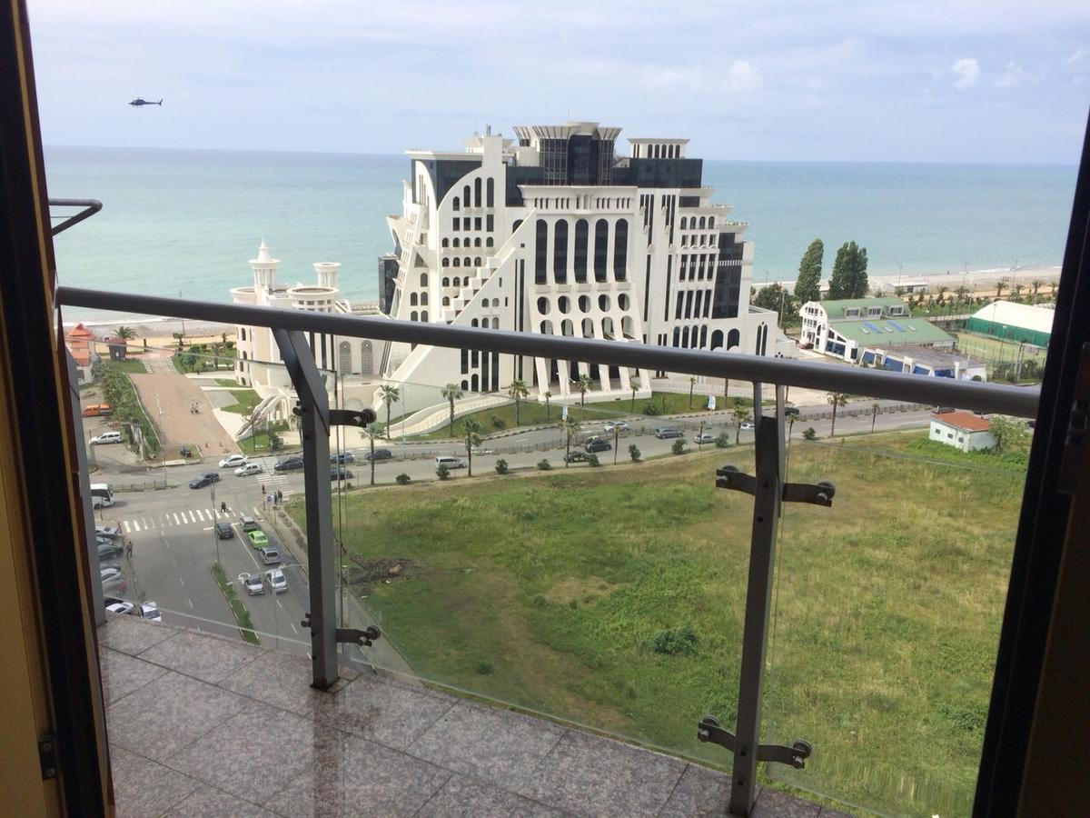 Orbi Plaza Tamara Aparthotel Батуми Екстериор снимка